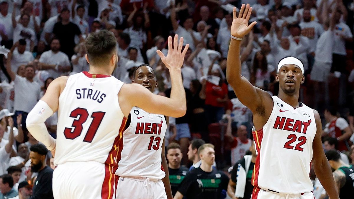 Zdjęcie okładkowe artykułu: PAP/EPA / RHONA WISE / Na zdjęciu: koszykarze Miami Heat