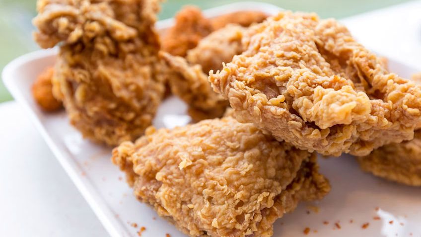 Kurczak smażony w cieście (mięso, skóra, podroby, szyja)