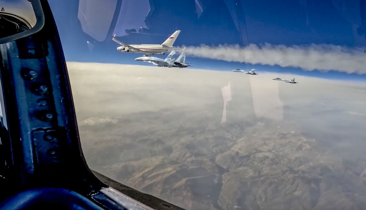 Samolot z Putinem na pokładzie był eskortowany przez myśliwce