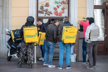 Skany zdjęć dowodów? Poważne zarzuty wobec Glovo. Milionowa kara