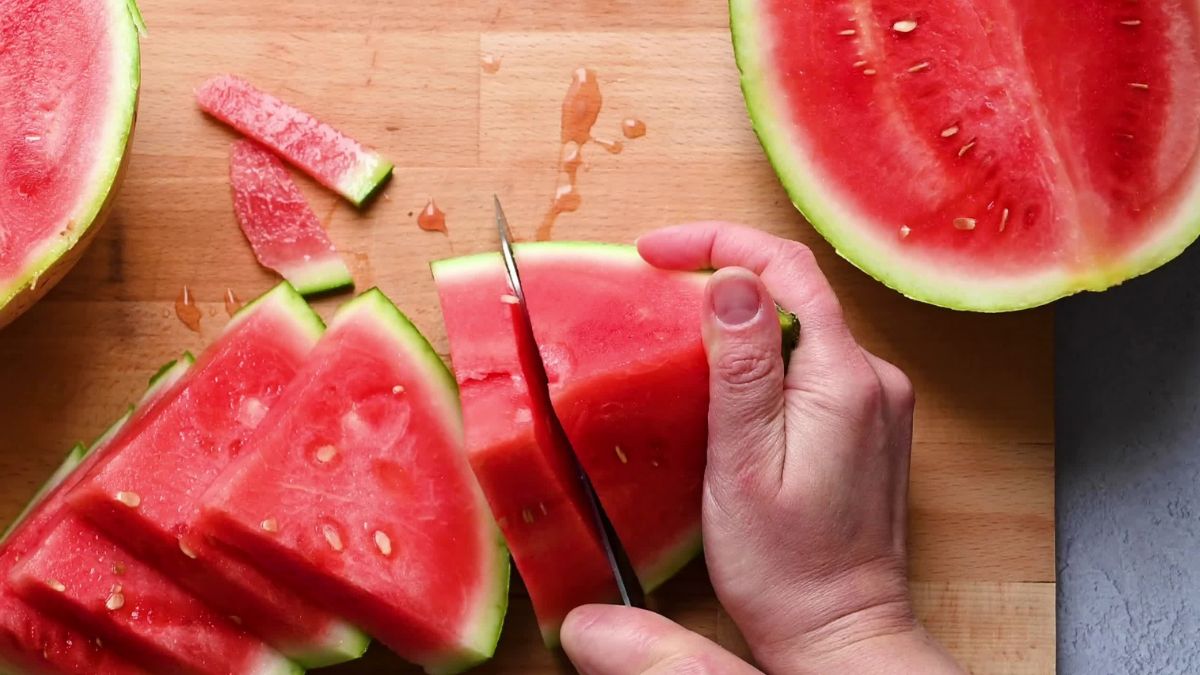Czy arbuz powinien być myty przed krojeniem?