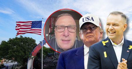 Nawrocki na gali sportowej u Trumpa. Schetyna komentuje