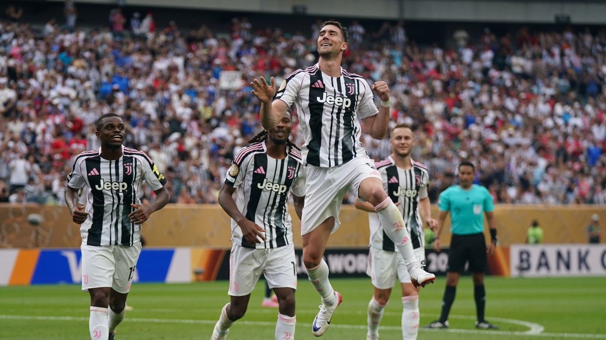 PAP/EPA / WILL OLIVER / Na zdjęciu: piłkarze Juventusu FC