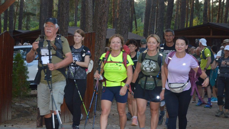 24. Supermaraton Pieszy &#34;Konecka Setka&#34; rozpoczął się w piątkowy wieczór w Sielpi. Przybyli piechurzy z całej Polski