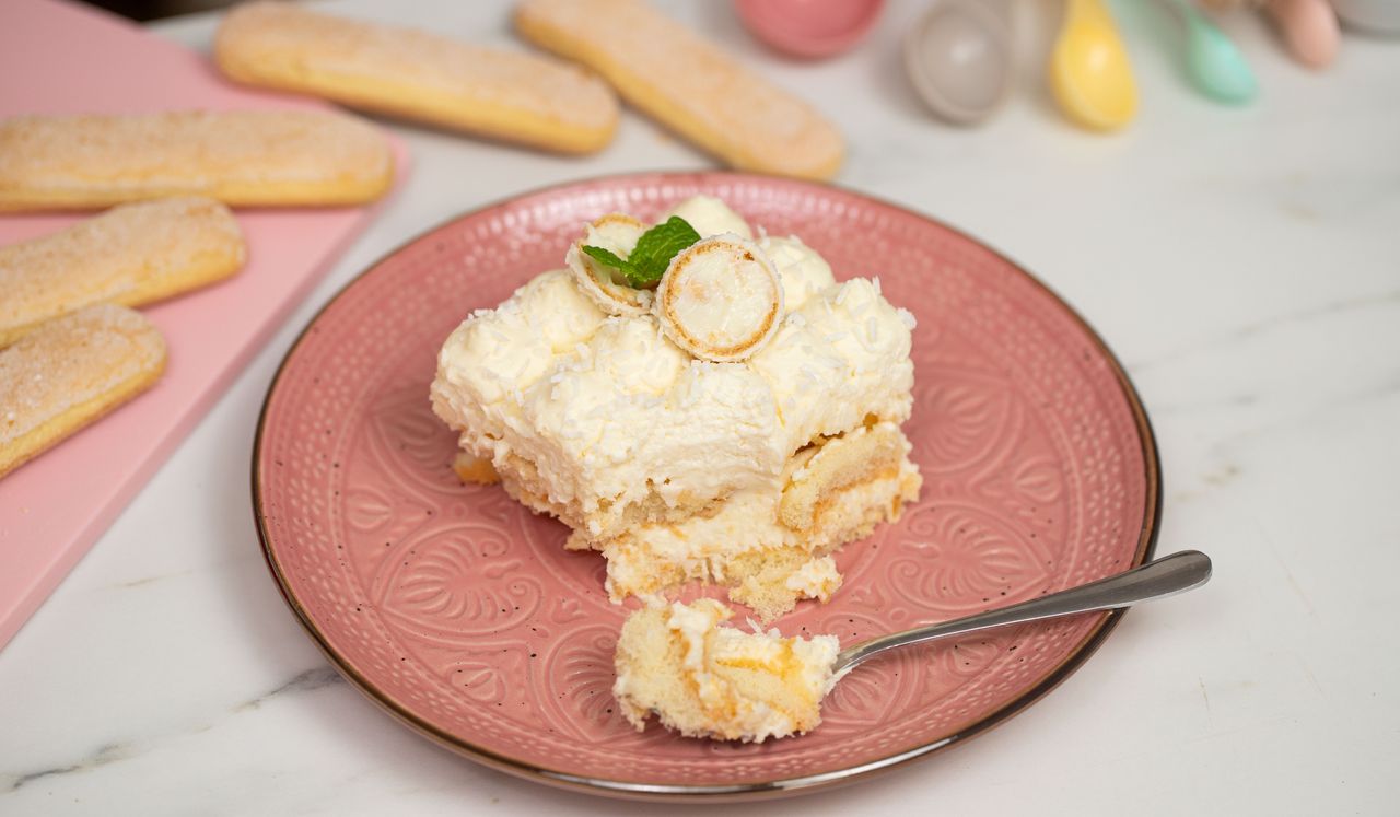 Ten deser smakuje jak kultowe praliny kokosowe. Każdy kęs to raj dla podniebienia