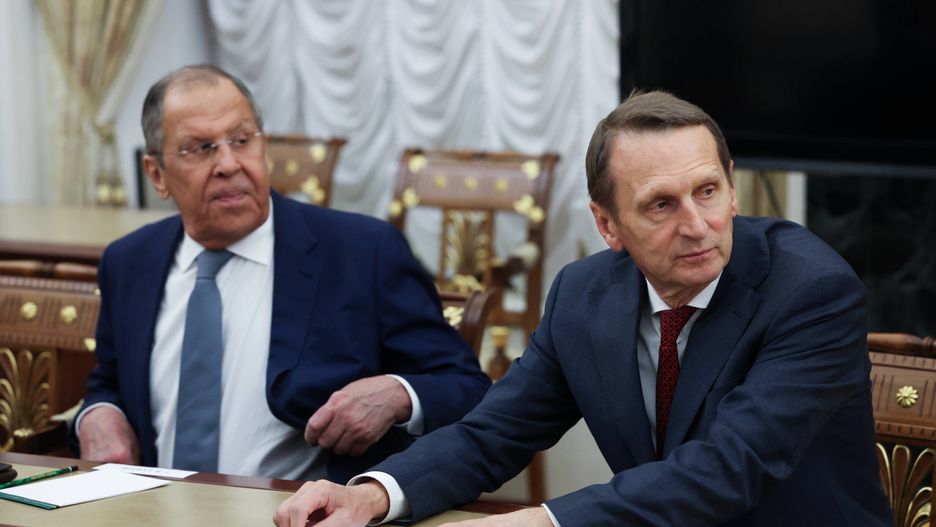 Russian Security Council meeting at the Kremlin
epa12398119 Russian Foreign Minister Sergey Lavrov (L) and Russian Foreign Intelligence Service Director Sergey Naryshkin wait before a meeting of Russian President Vladimir Putin with members of the Security Council at the Kremlin in Moscow, Russia, 22 September 2025.  EPA/ALEXANDER KAZAKOV/KREMLIN / POOL MANDATORY CREDIT 
Dostawca: PAP/EPA.
ALEXANDER KAZAKOV/KREMLIN / POOL
officials, meeting