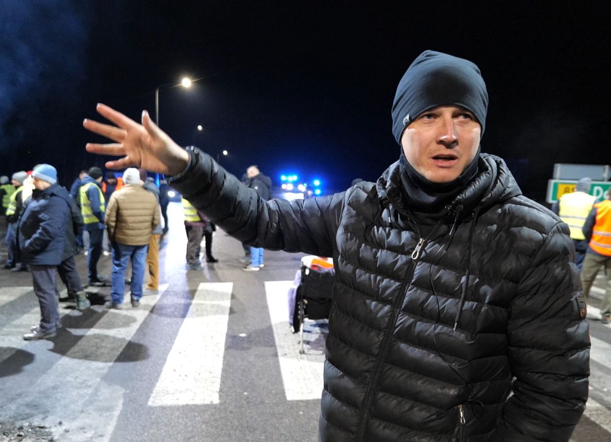 Protest na granicy w Dorohusku. Na fot. Hubert Ojdana, który odbiera pogróżki od osób z Ukrainy