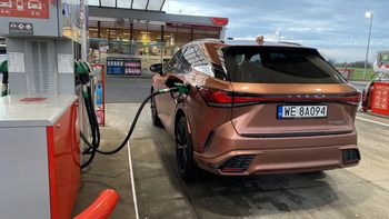 Niższe ceny paliw nie będą trwać wiecznie. Kierowcy muszą pamiętać