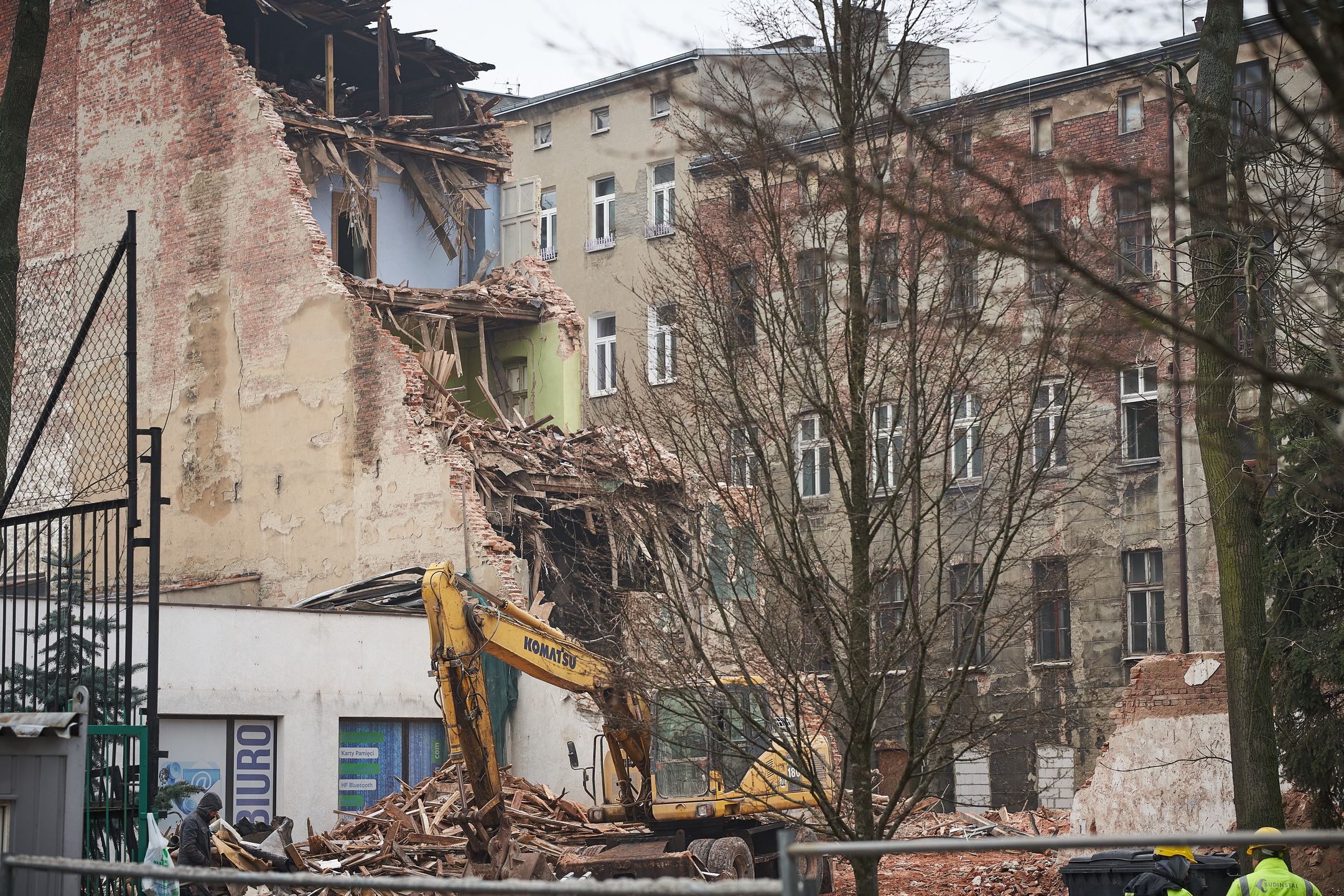 23.01.2025 Lodz , ulica 1 Maja. Prace rozbiorkowe kamienic grazacych zawaleniem podczas budowy tunelu srednicowego przez tarcze Katarzyna .
Fot. Tomasz Stanczak / Agencja Wyborcza.plFot. Tomasz Stanczak / Agencja Wyborcza.pltunel, rozbiorka, budowa, PKP, tunel srednicowy, kamienice, inwestycje