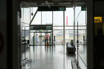 Polacy częściej i chętniej wybierają samoloty. Kolejne lotnisko notuje wzrosty
