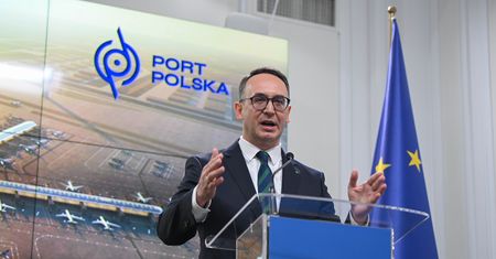 Pierwsza łopata na budowie terminalu Portu Polska. Minister wskazał miesiąc