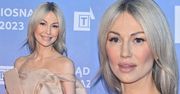 Magdalena Ogórek w mini z kokardą paraduje po czerwonym dywanie na ramówce TVP (ZDJĘCIA)