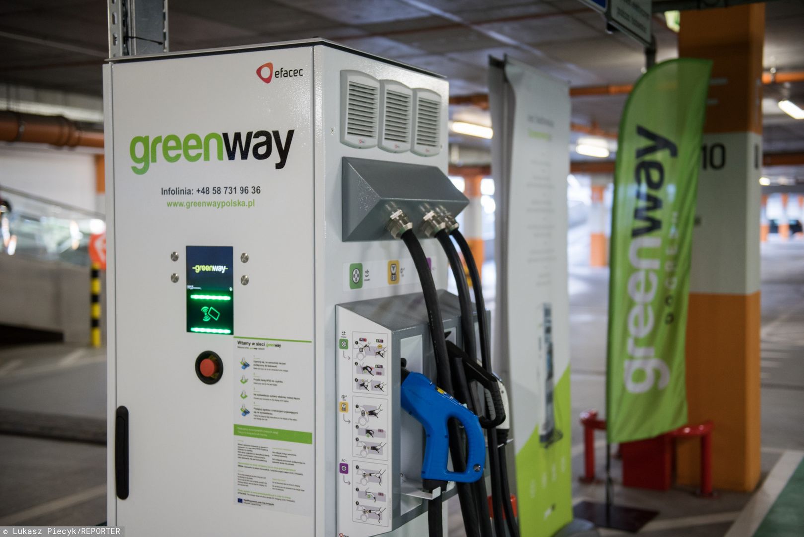 Punkty ładowania aut elektrycznych coraz częściej powstają w centrach handlowych