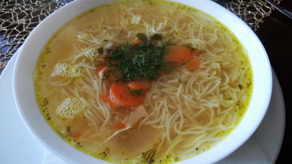 Domowy rosół z makaronem