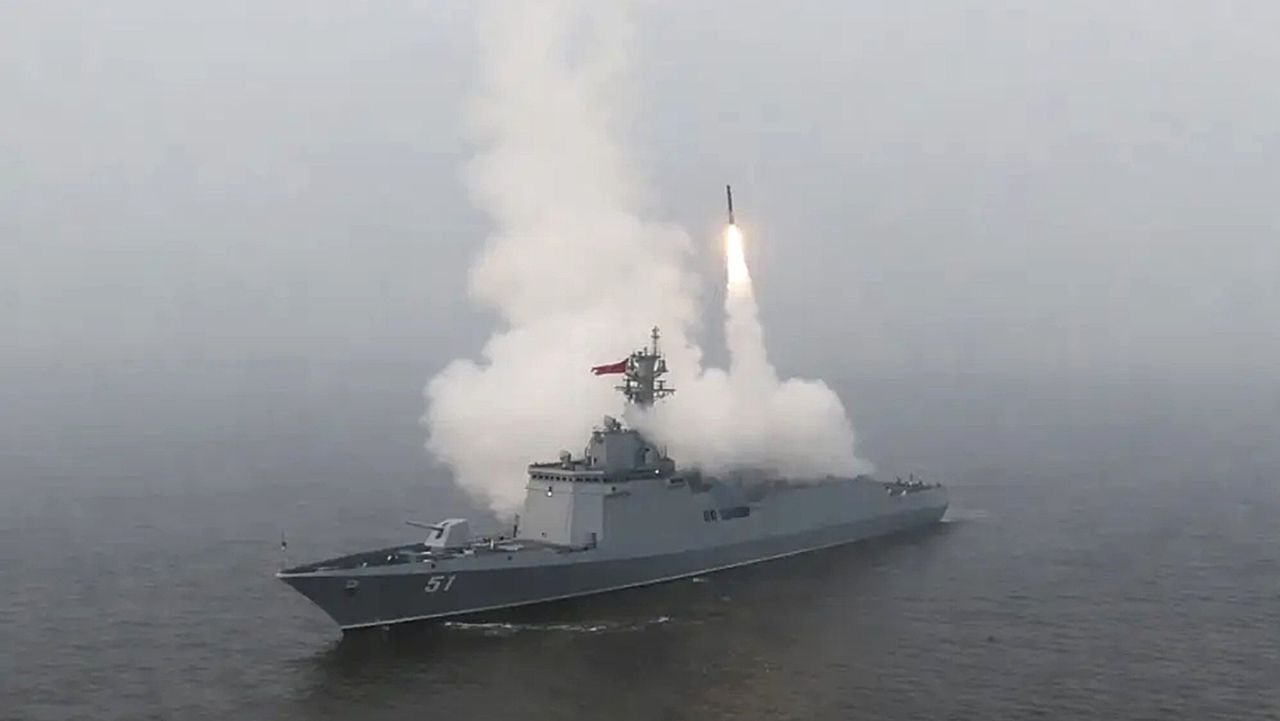 Niszczyciel Korei Północnej pokazał "kły". Test rakiet pod okiem Kim Jong Una