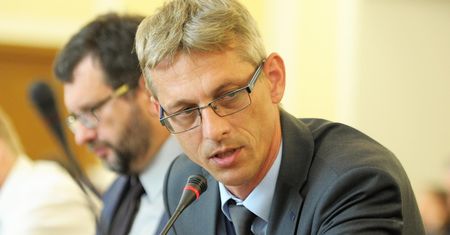 NFZ i prezydent za podniesieniem składki zdrowotnej. Resort zdrowia jest przeciw