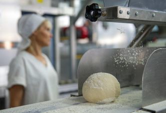 W dyskontach płacą lepiej niż w szkole. Uznana nauczycielka dorabiała w piekarni