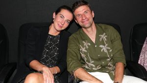 Rozwiódł się z żoną. Ma nową partnerkę. Dzieli ich 10 lat