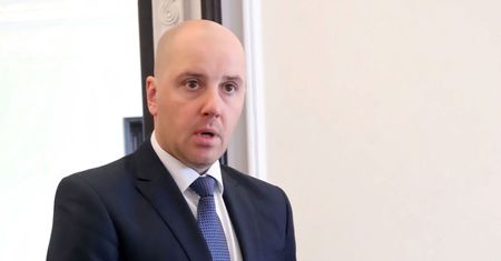 Koronawirus w Polsce. Zdejmiemy maseczki? Wiceminister zdrowia Sławomir Gadomski o planach rządu