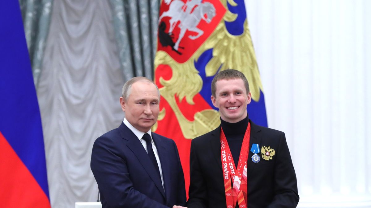 Władimir Putin i Denis Spicow w kwietniu 2022 roku