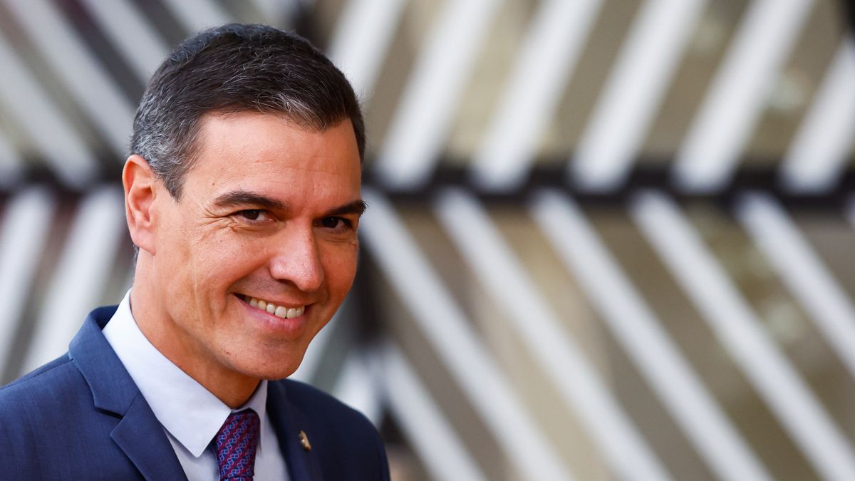 epaselect epa10254466 Spain's Prime Minister Pedro Sanchez arrives at the start of a two-day EU Council in Brussels, Belgium, 20 October 2022. The Council will gather on 20-21 October to discuss the ongoing conflict in Ukraine, the energy crisis, economic issues and external relations. EPA/STEPHANIE LECOCQ Dostawca: PAP/EPA.