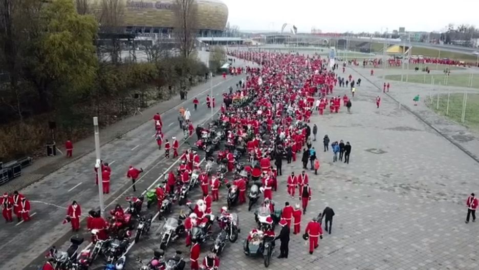 Mikołaje jadący przez trzy miasta robią wrażenie