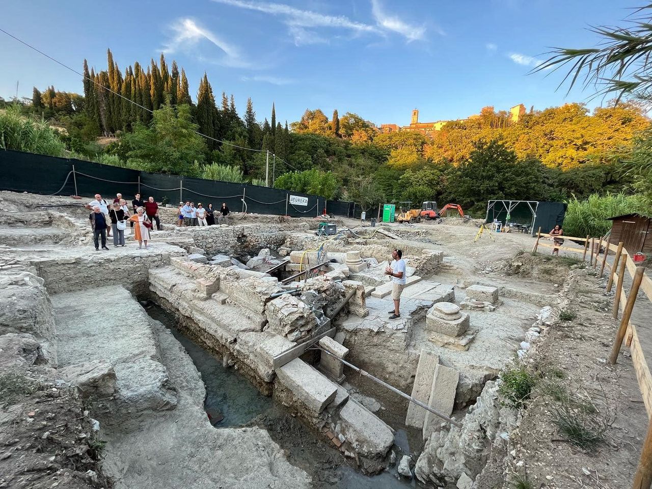 Extraordinary discovery at an ancient bath site: "The body was so warm, it seemed alive"