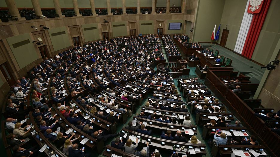 Najnowszy sondaż. Rośnie poparcie dla PiS. Konfederacja traci zwolenników 