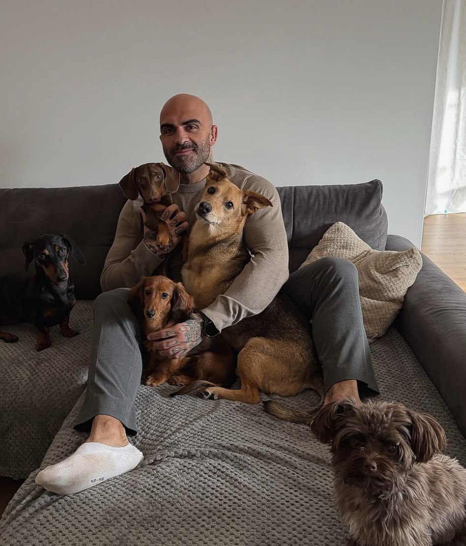 Akop Szostak ze swoimi psami