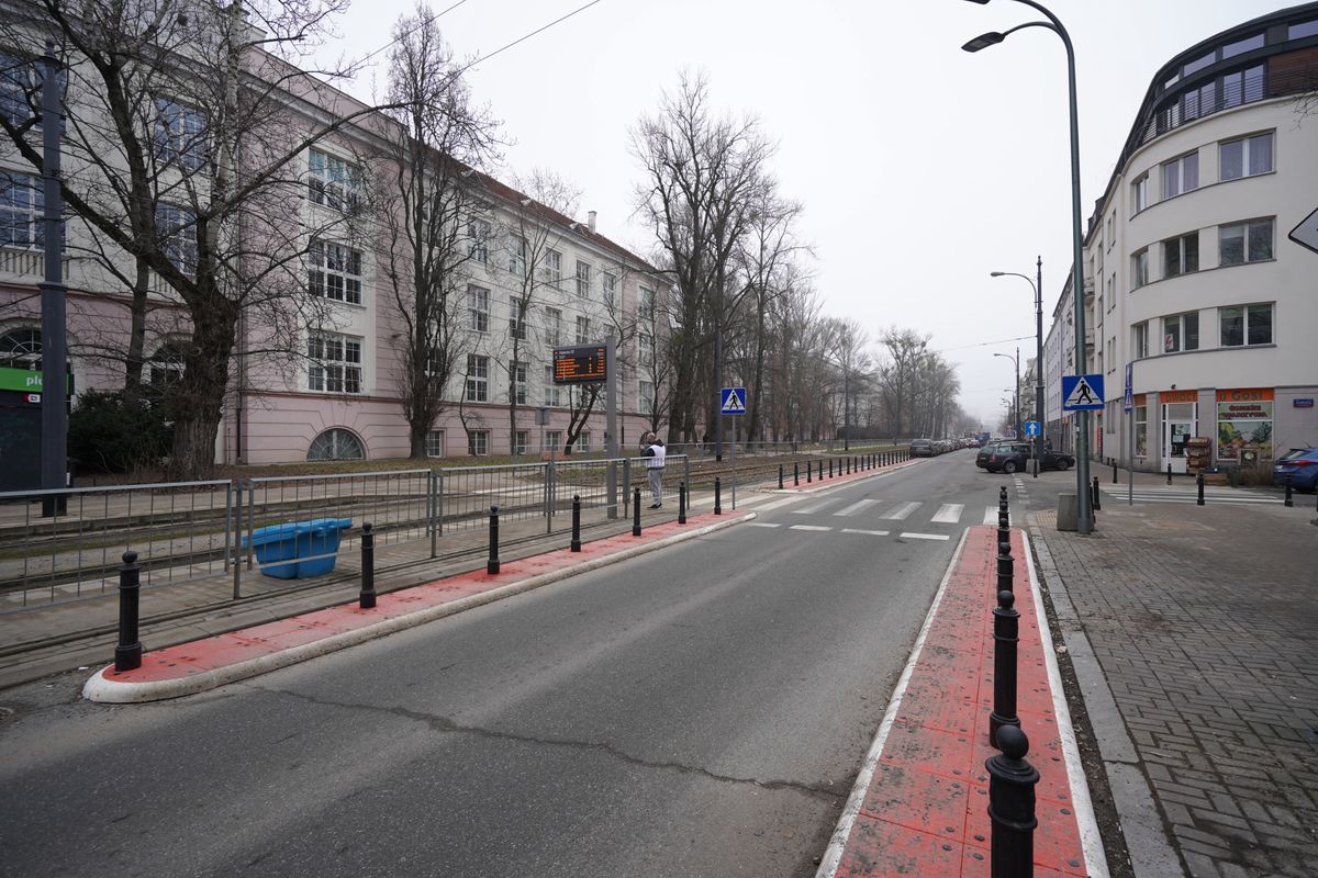 Warszawa. Bezpieczniejsi piesi na Rakowieckiej, fot. ZDM