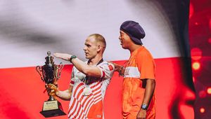 Polak został mistrzem świata. Nagrodę wręczył mu Ronaldinho