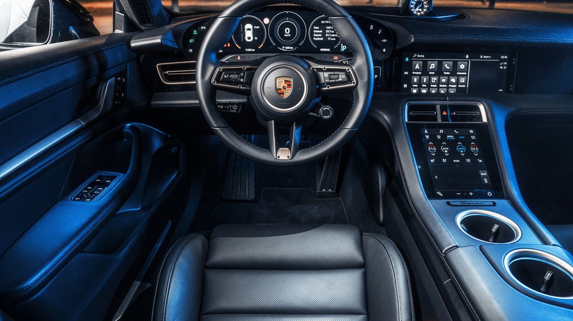 Komfort w kabinie Taycana nie maleje nawet podczas jazdy z prędkością maksymalną.