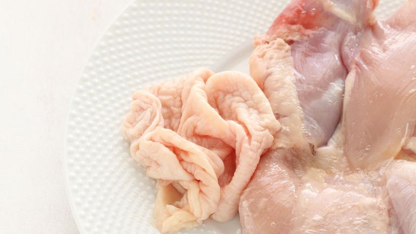 Świeża skórka z kurczaka