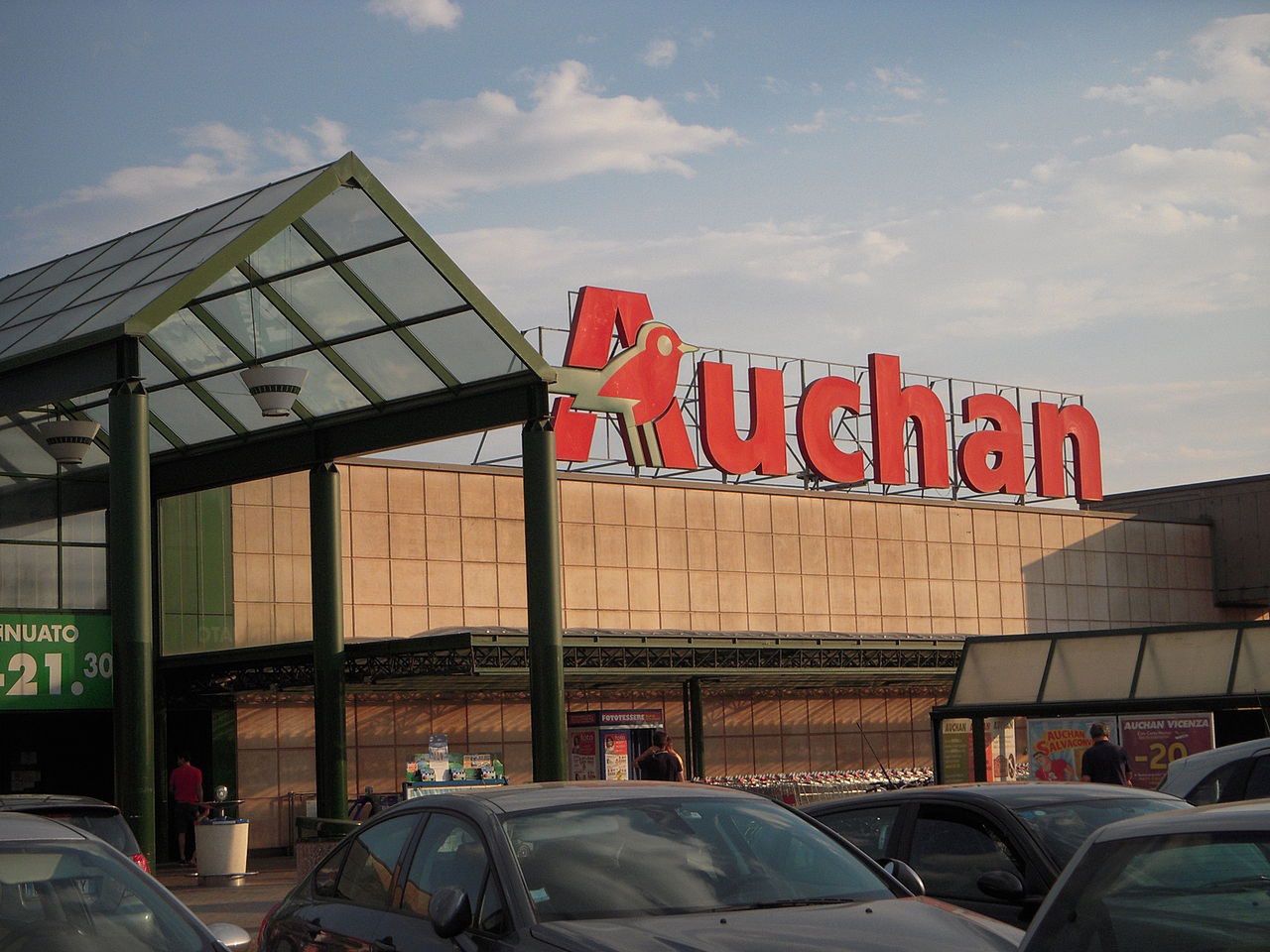 Pracownicy sklepu Auchan nie dostali wypłat. Sieć reaguje