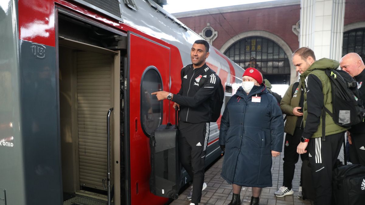 piłkarze Lokomotiwu Moskwa pociągiem jadą na mecz do Rostowa