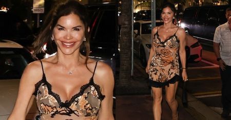 Lauren Sanchez w KUSEJ MINI prezentuje szeroki uśmiech w drodze na kolację z mężem MILIARDEREM