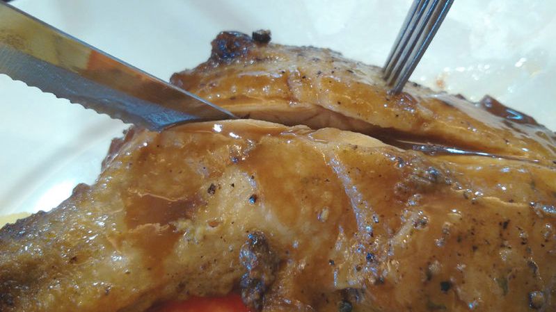 Duszona skórka kurczaka