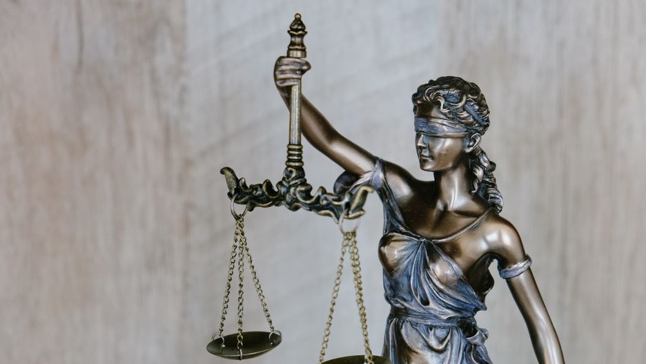 Dzierżoniów. 12 osób przed sądem za propagowanie faszyzmu. Organizowali koncerty neonazistowskie