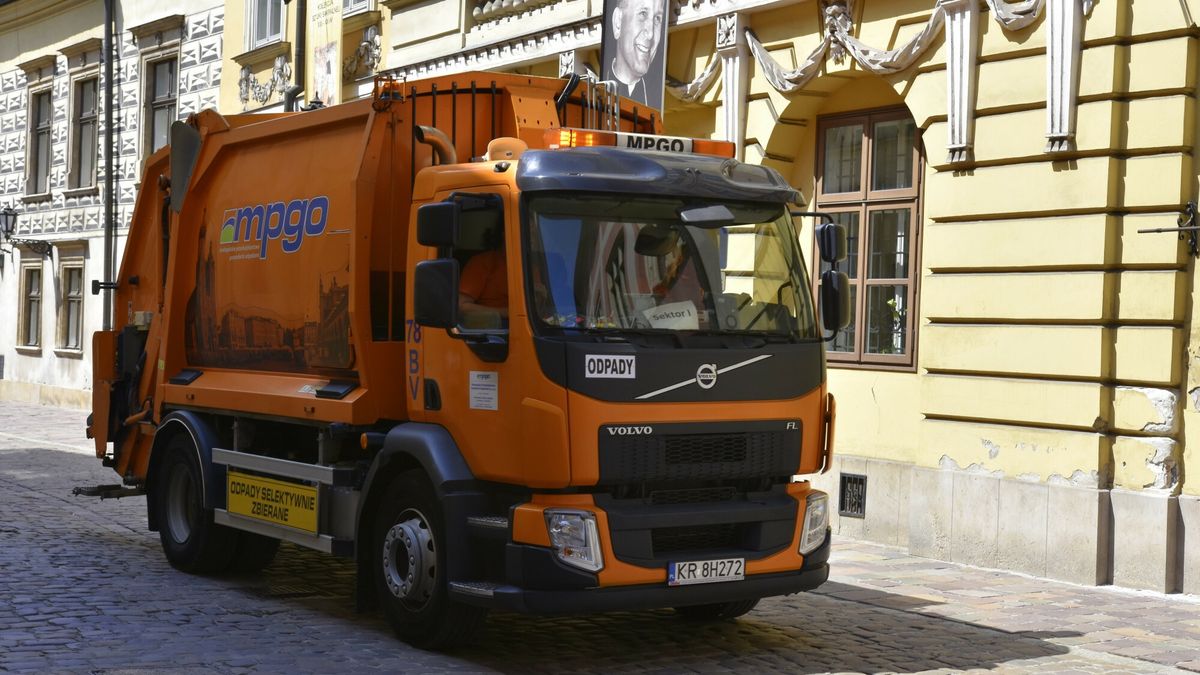 Krakowianie w obliczu wielkich podwyżek opłat za śmieci. O 30 pr