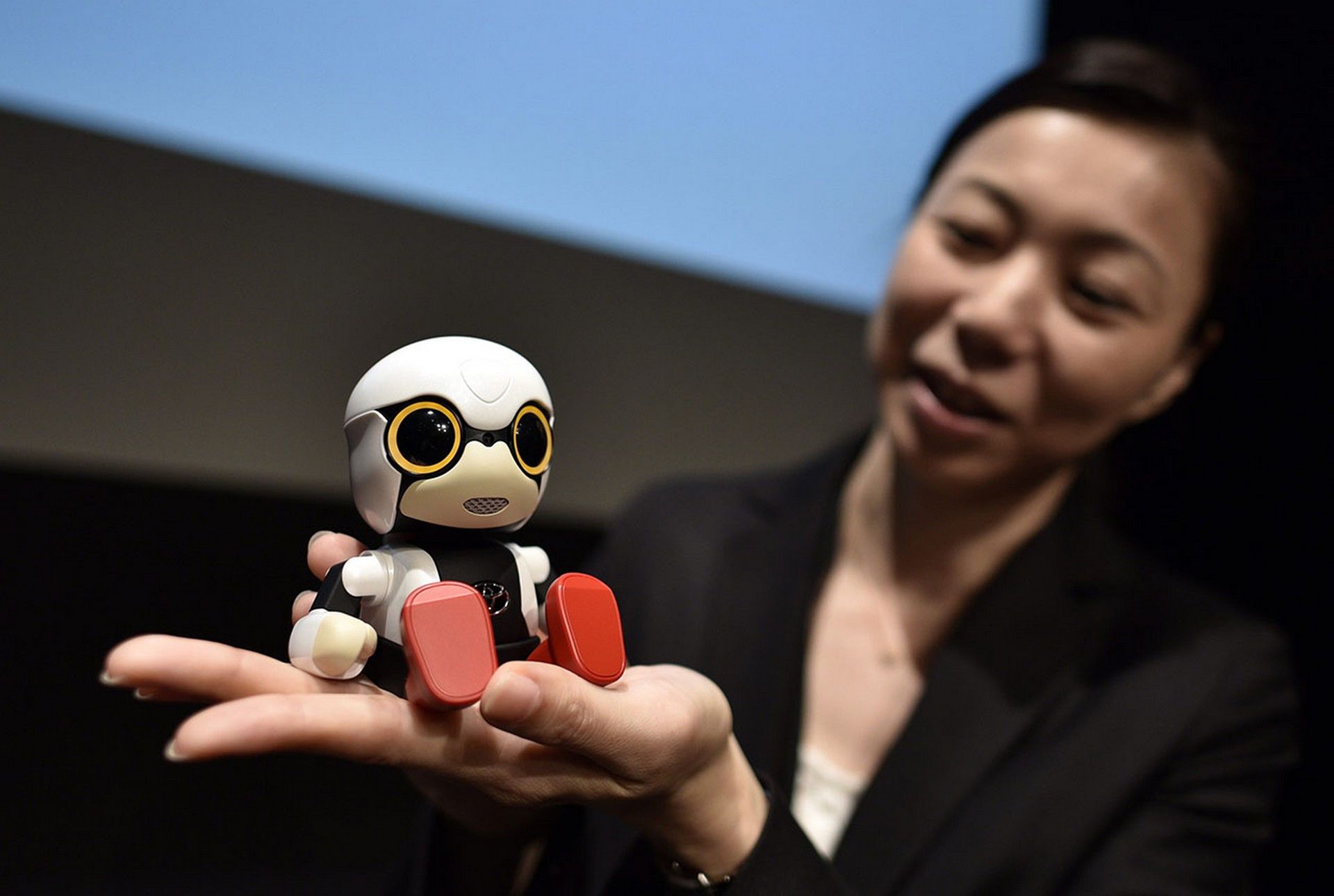 Koniec samotności za kierownicą. Oto Kirobo Mini – zbudowany przez Toyotę robotyczny towarzysz podróży 1