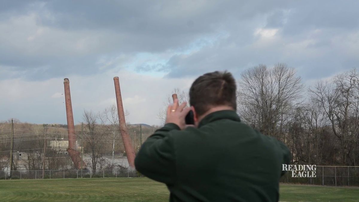 Przypadkowy mężczyzna wszedł umyślnie w kadr fotoreporterom podczas robienia zdjęć 1