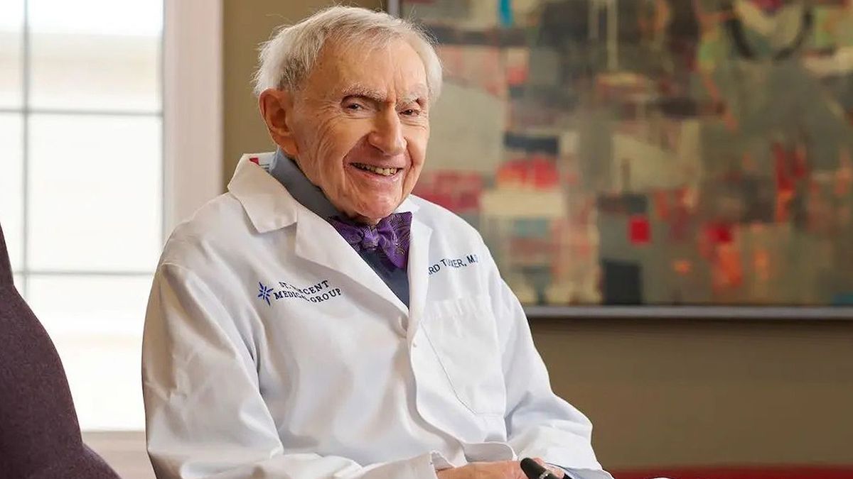 Dr Tucker nie planuje emerytury