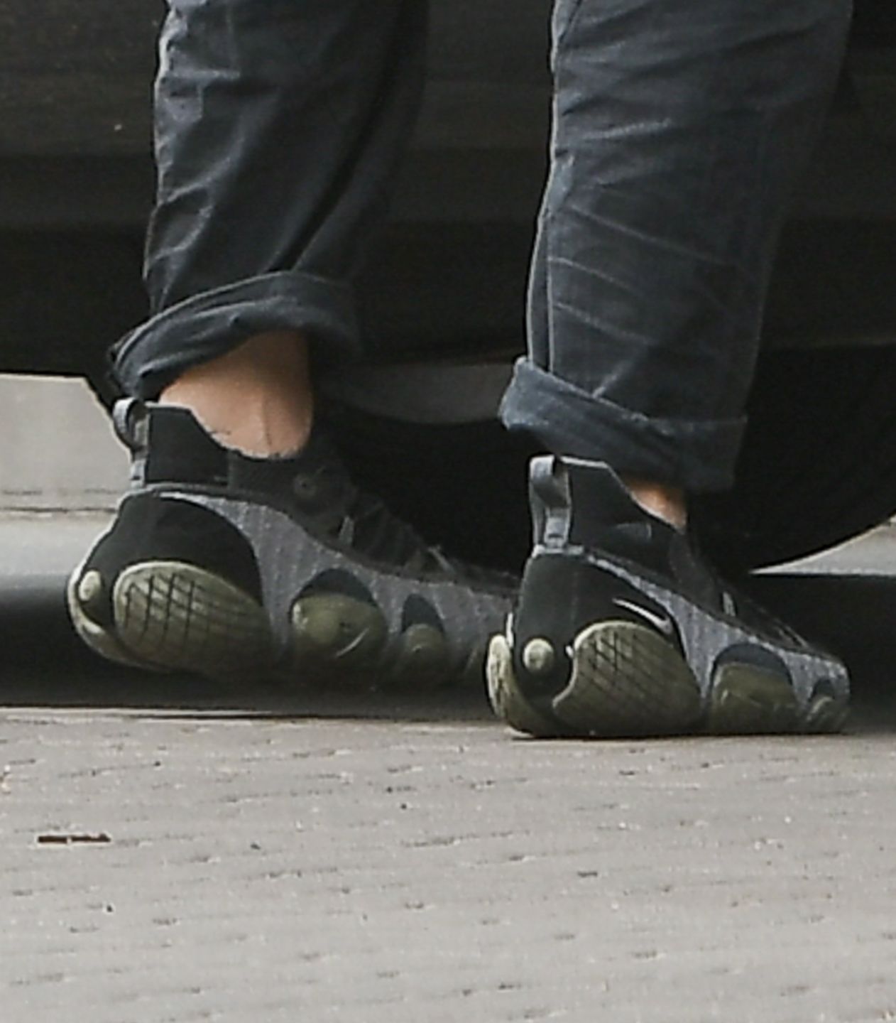 Tomasz Karolak na stacji paliw