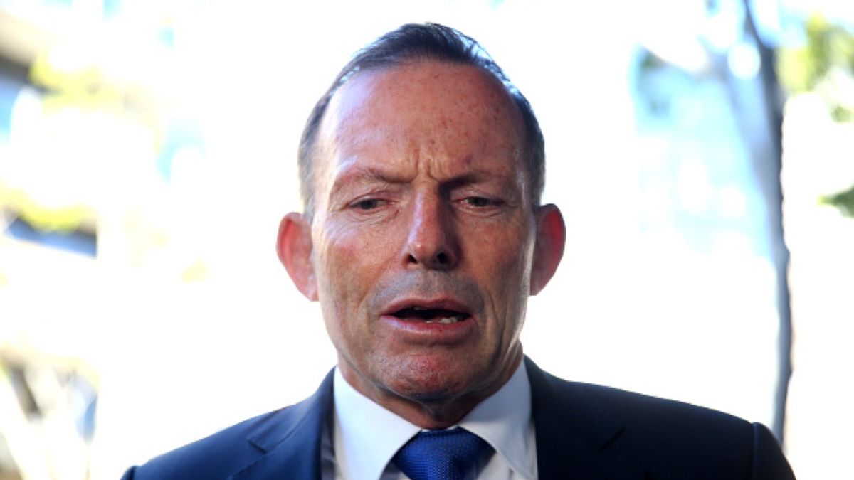 Tony Abbott musiał uiścić wysoką grzywnę. Złamał nakaz osłaniania ust i nosa 
