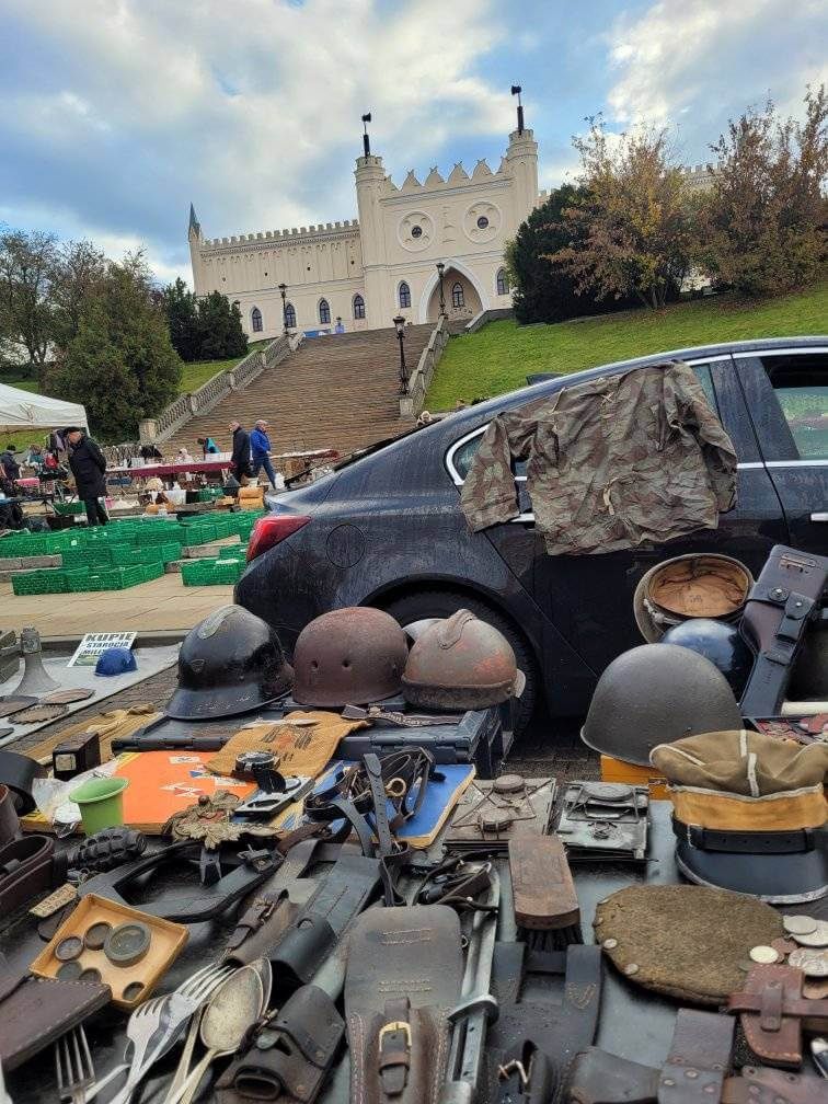 Giełda staroci na Placu Zamkowym w Lublinie
