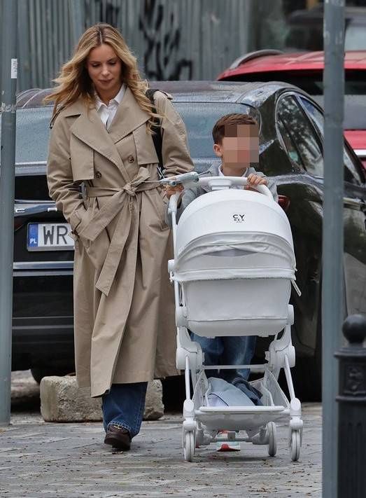 Izabela Janachowska "przyłapana" na mieście z nowo narodzonym synem