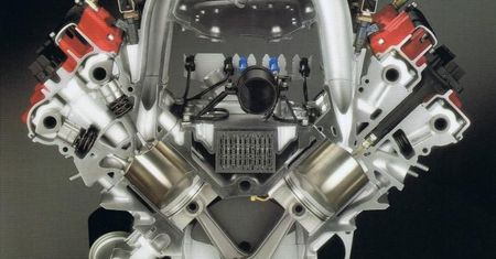 V8: Ferrari kontra reszta świata