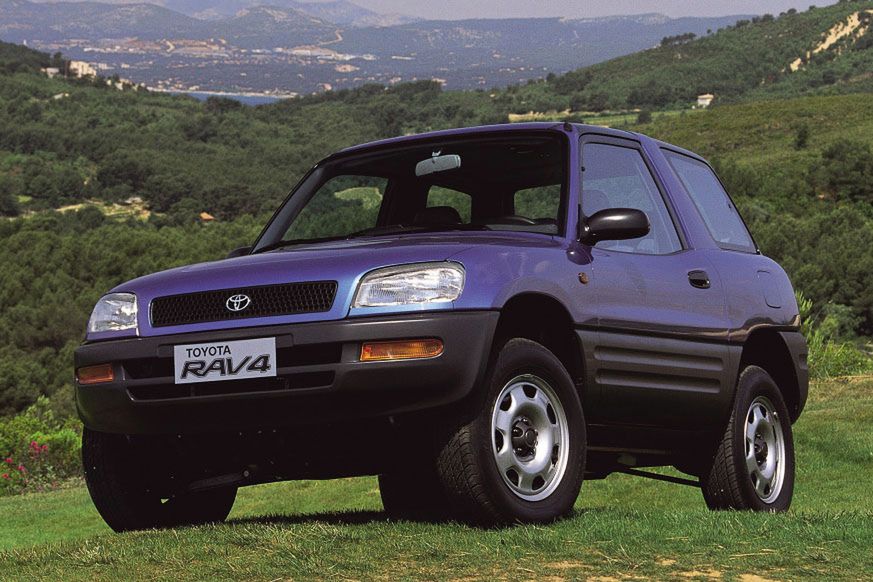 Toyota Rav-4 to jeden z prekursorów. Od razu zdobyła uznanie i przez lata była hitem w tym segmencie. Obecnie mamy 4 generację tego samochodu.
