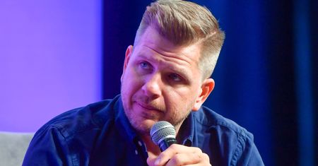 Filip Chajzer reaguje na informacje o ZATRZYMANIU matki chorego dziecka, która oskarżała jego fundację o oszustwa!