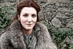 Catelyn z "Gry o tron" też w garniturze